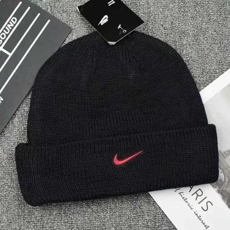 Nike Nike Black/Red Swoosh Beanie Black