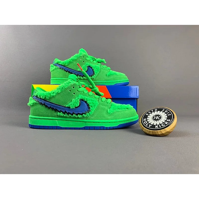 Nike Nike SB Dunk Low Grateful Dead Green Fur Sneakers Green