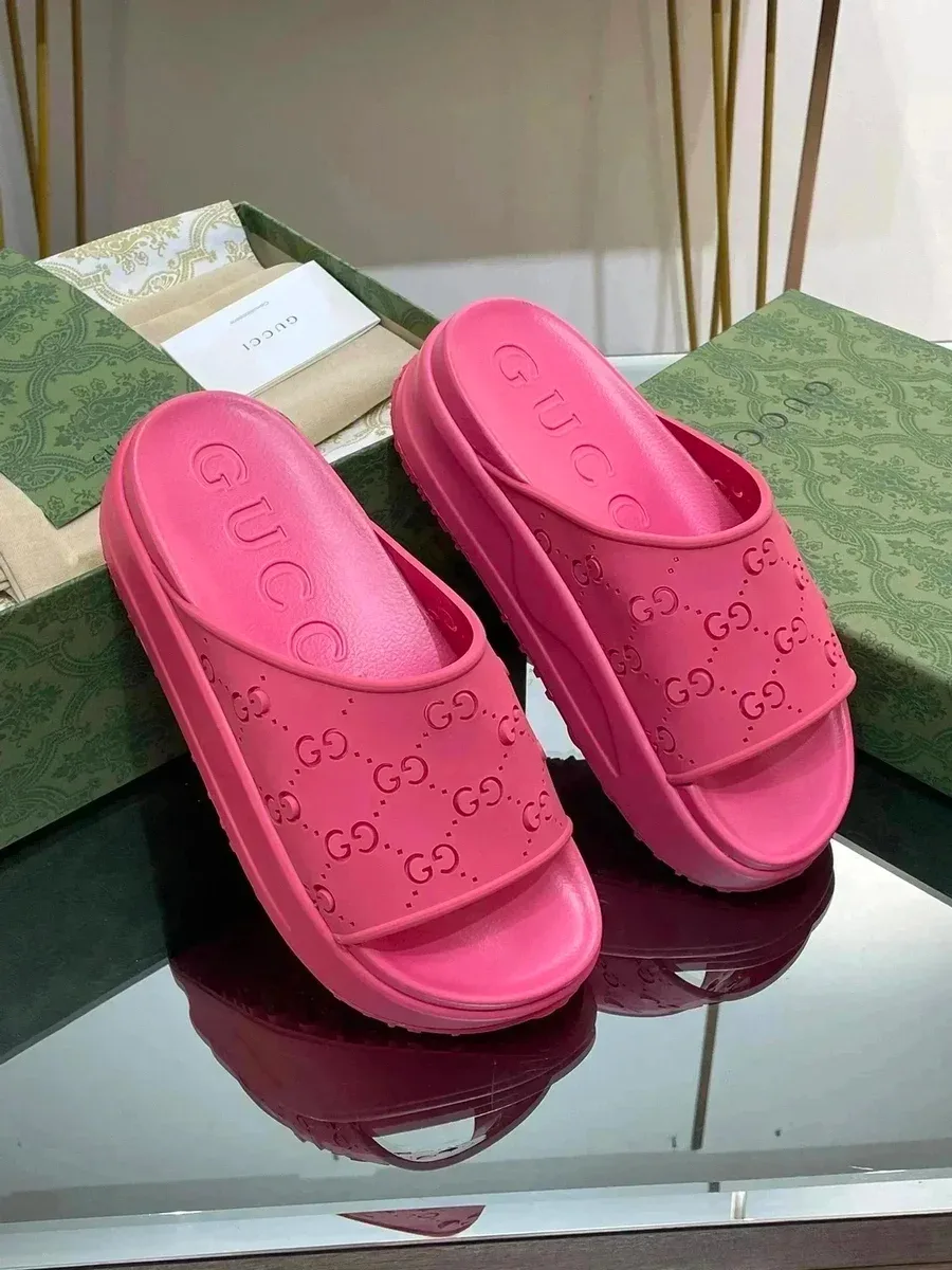 Gucci Gucci GG Supreme Pink Slide Sandals Pink
