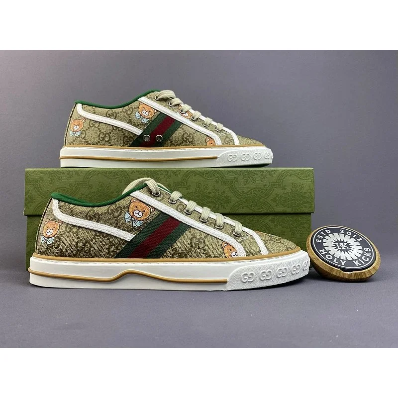 Gucci Gucci GG Supreme Bear Print Low Top Sneakers Beige - 1