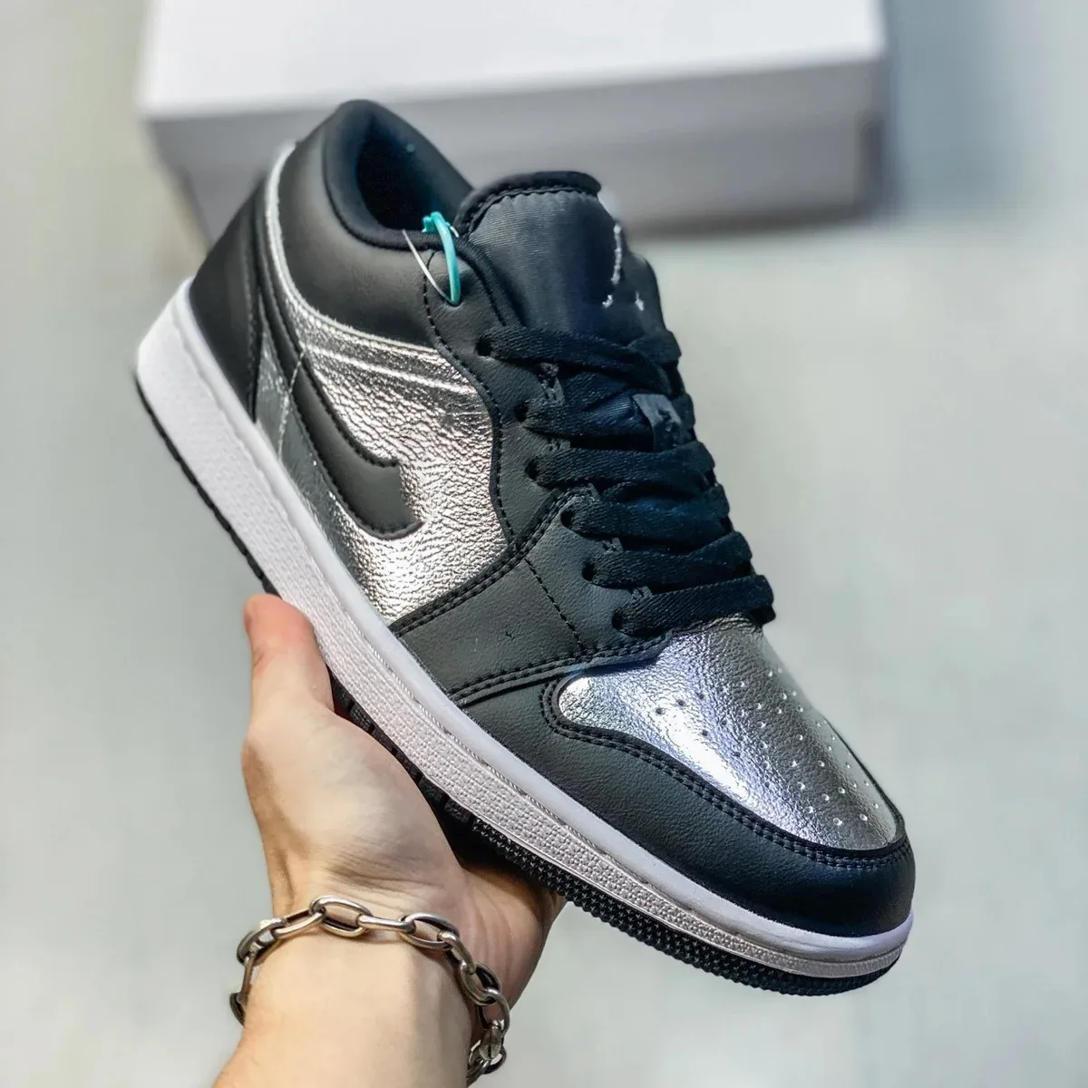 Jordan Jordan Air Jordan 1 Black/Metallic Silver Sneakers Black