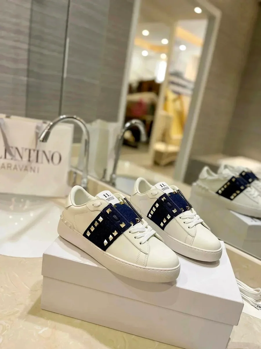 Valentino Valentino Rockstud White/Navy Blue Studded Sneakers White