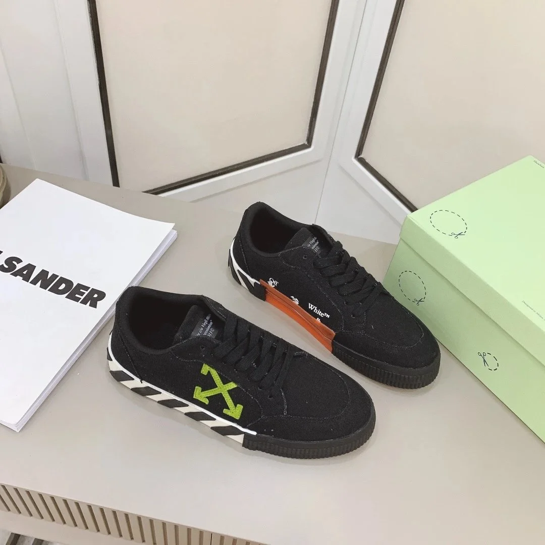 Off-White Off-White OW100 Arrow Black Green Sneakers Black - 1