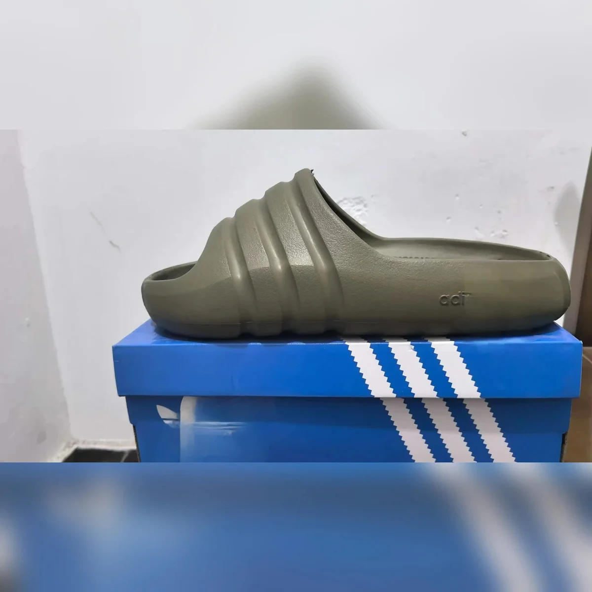 Adidas Adidas Yeezy Slide Olive Green Sandals Green - 1