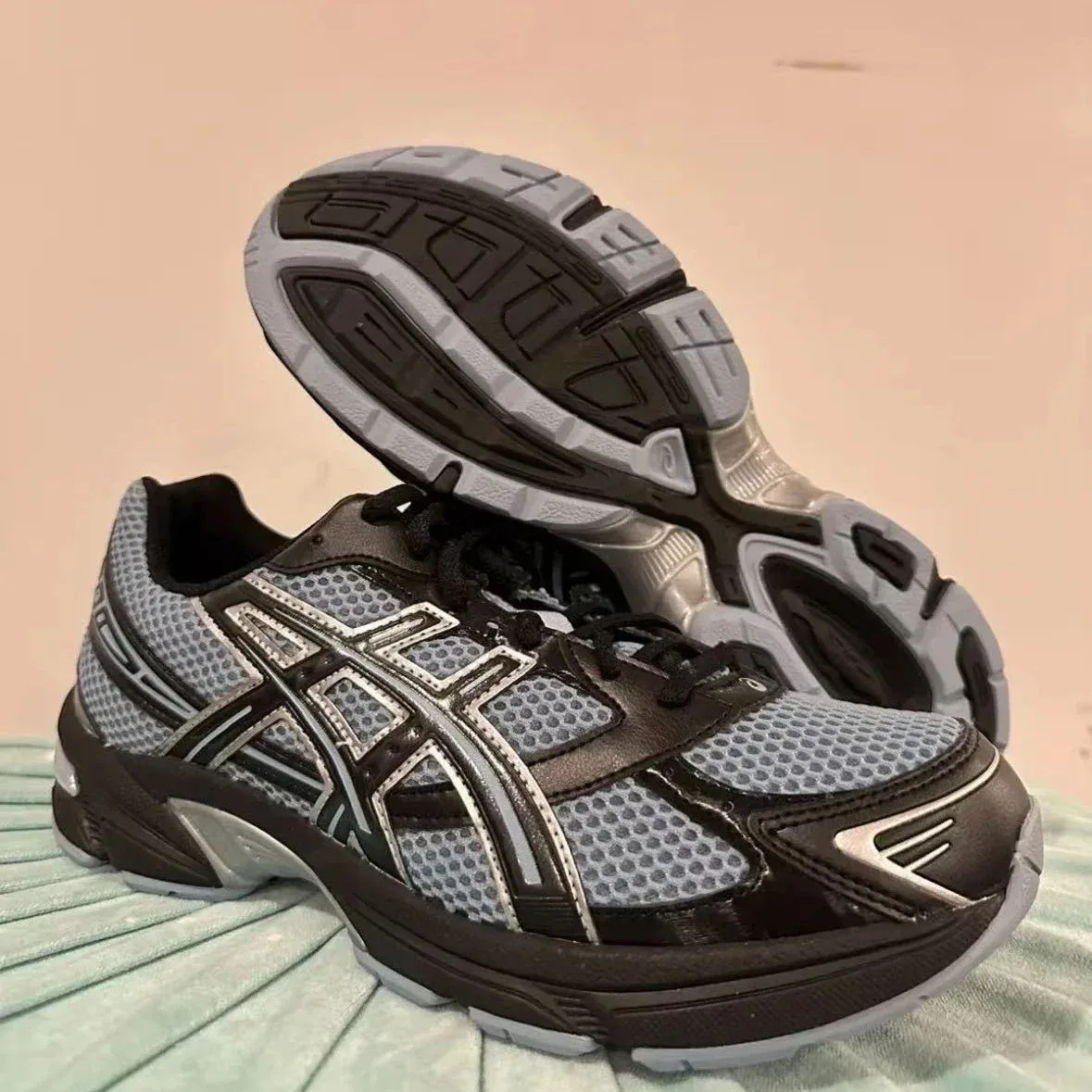 ASICS ASICS Gel-Kayano Black Grey Sneakers Grey - 1