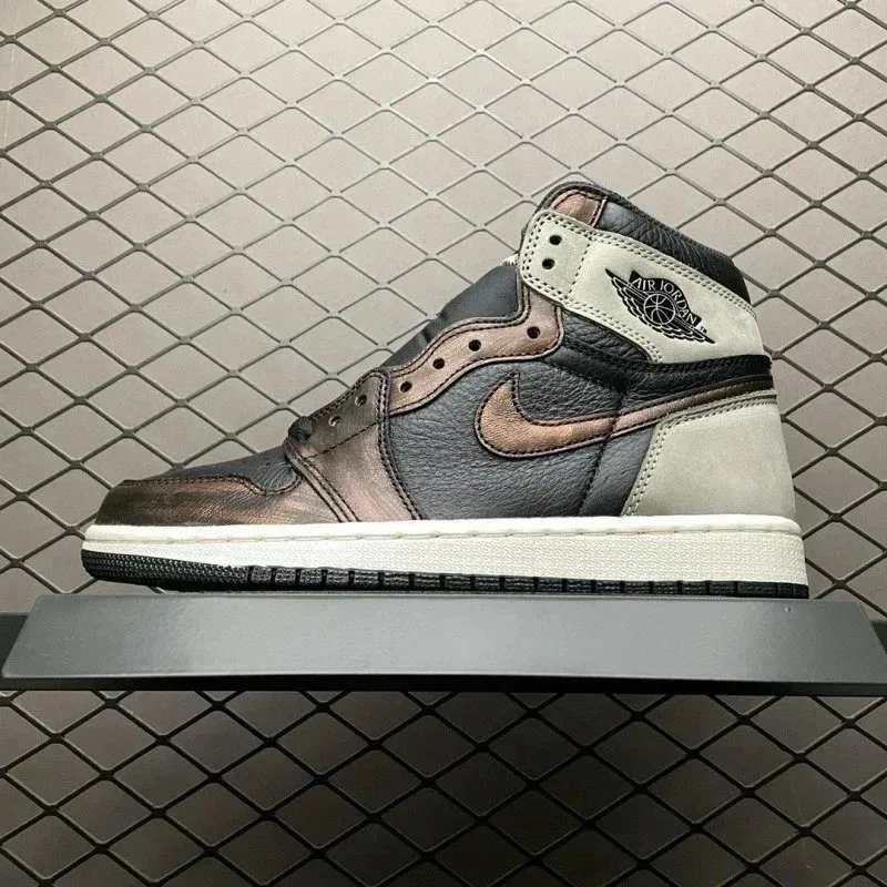 Nike Nike Air Jordan 1 High Pure Platinum/AJ1高帮/古铜 Sneakers Brown - 1