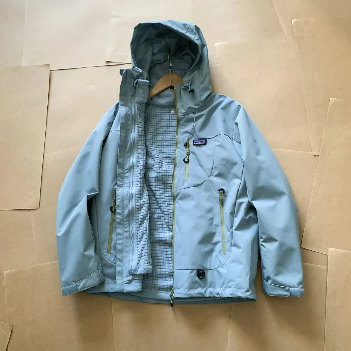 Patagonia Patagonia P-6 Logo Sky Blue Technical Jacket Blue - 1