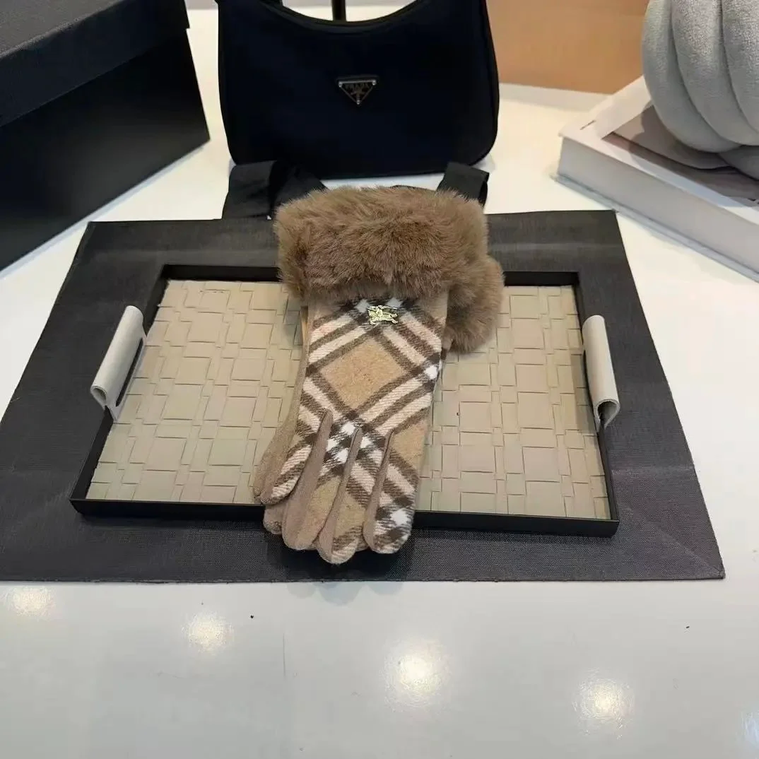 Burberry TB Monogram Plaid Gloves with Fur Trim — Oopbuy Spreadsheet find