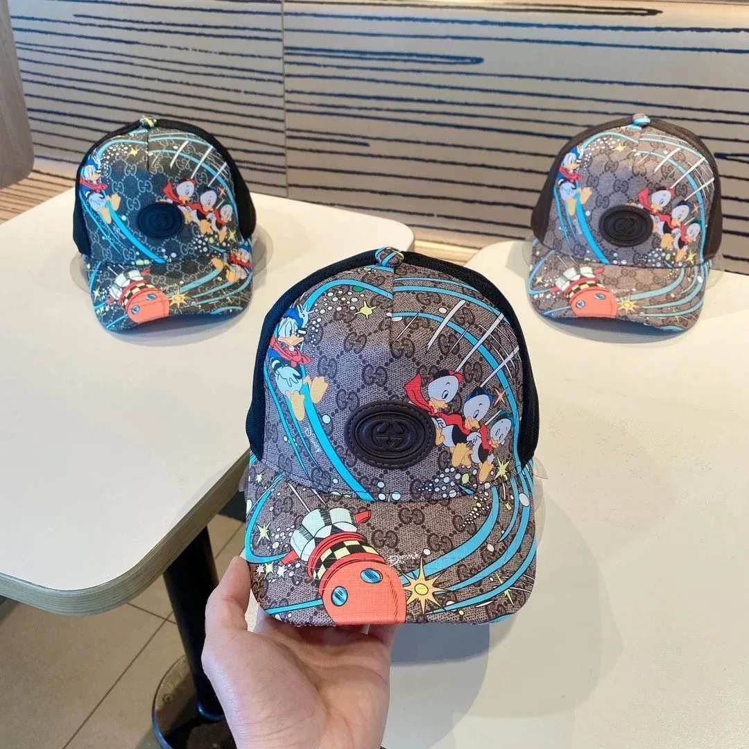 Gucci Gucci Donald Duck Print Cap 31 Grey Headwear Grey - 1