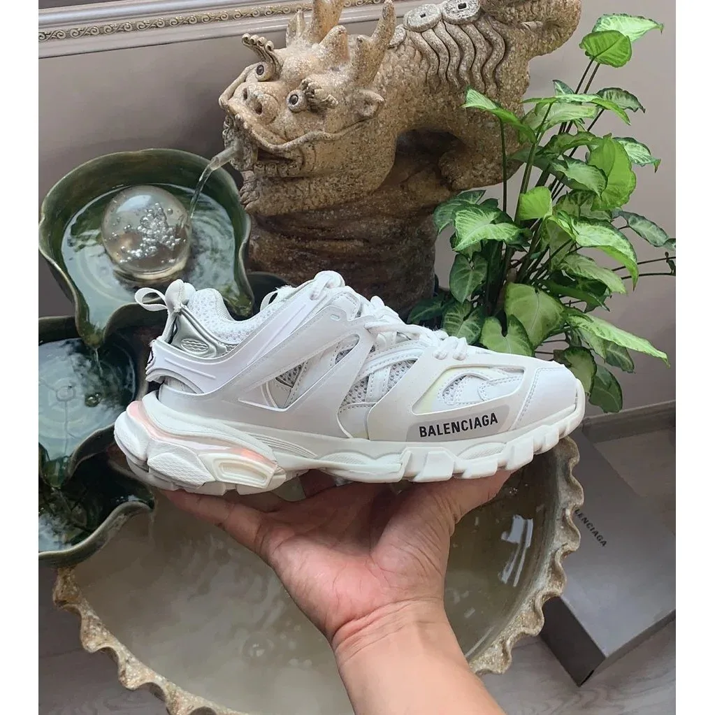Balenciaga Balenciaga Track.3.0 Triple White Sneakers White - 1