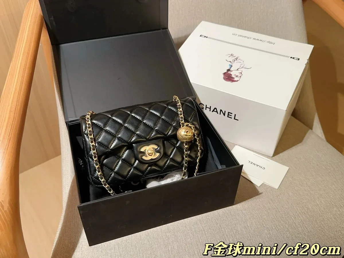 Chanel Chanel Classic Flap F全球mini Black Leather Bag Black