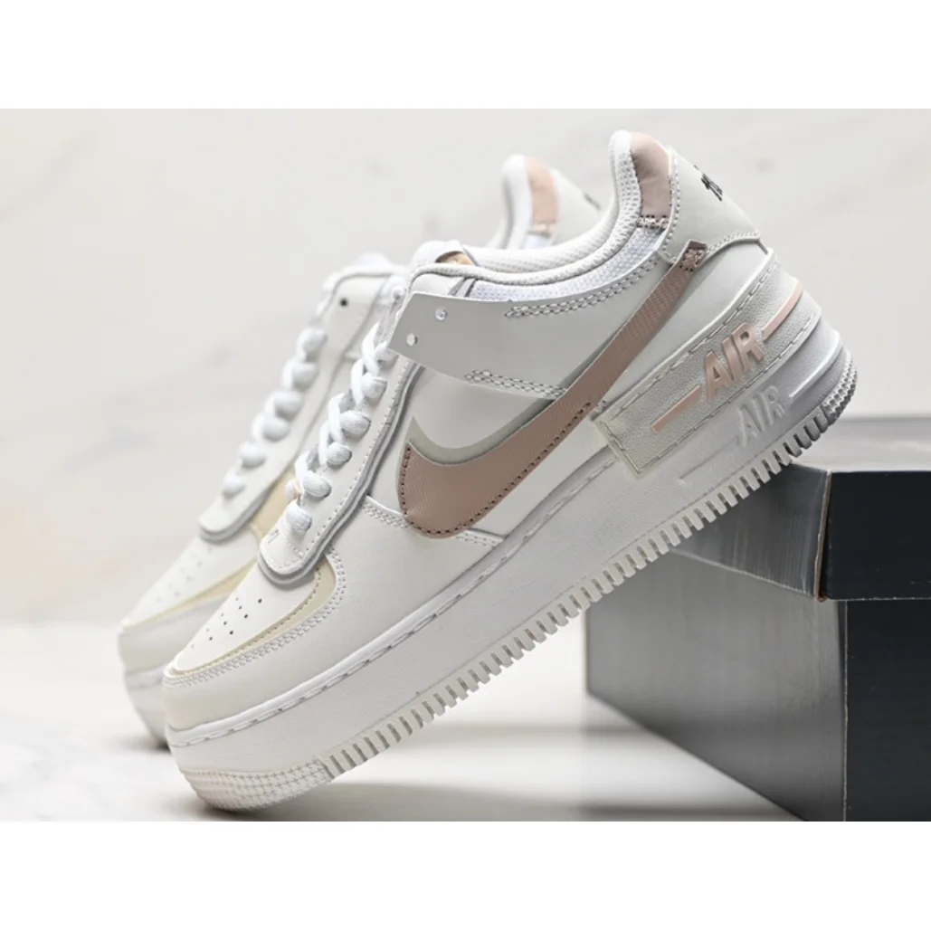 Nike Nike Air Force 1 White/Bronze Sneakers White - 1