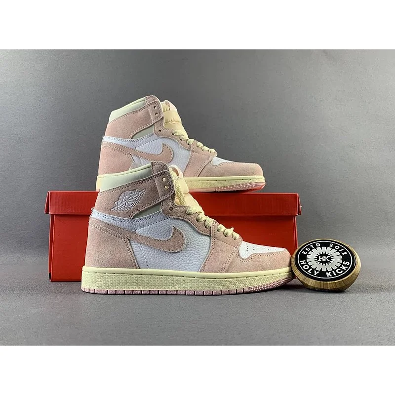 Jordan Jordan Air Jordan 1 High Blush/Beige Sneakers Pink