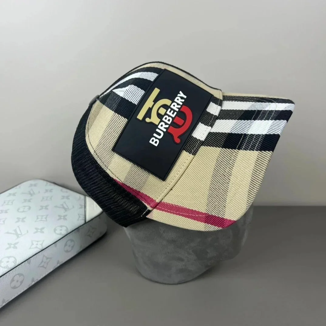 Burberry Burberry Classic Check Cap Beige/Black Headwear Beige - 1