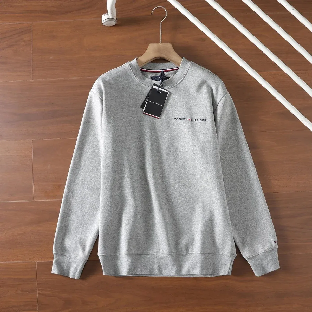 Tommy Hilfiger Tommy Hilfiger Grey Classic Logo Sweater Grey - 1