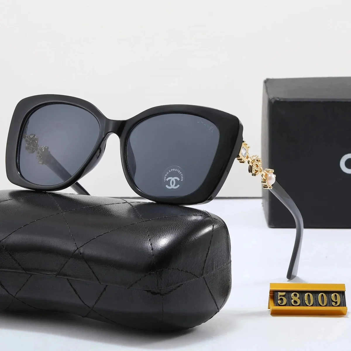 Chanel Chanel Classic Flap Black Sunglasses Black