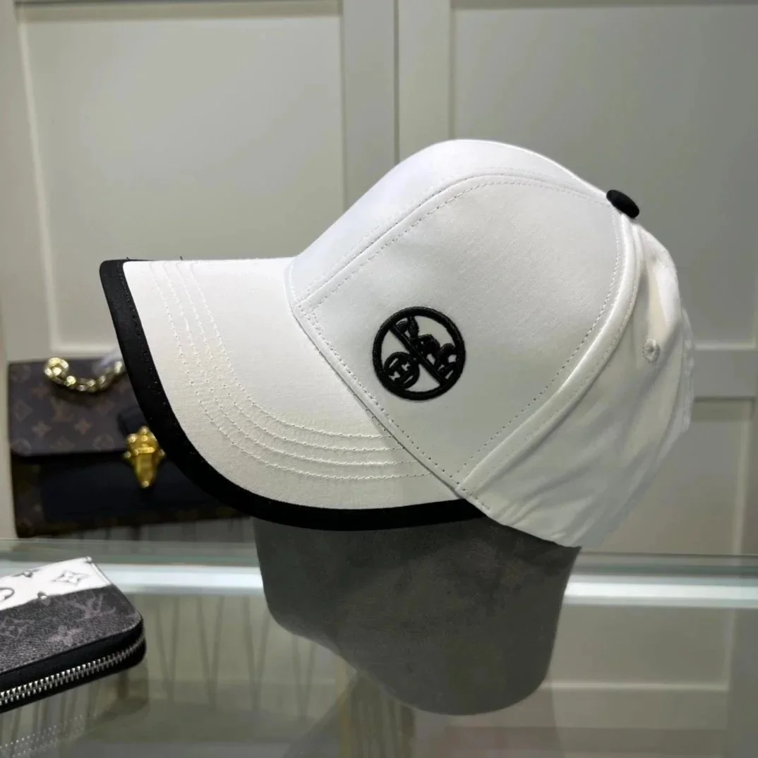 Gucci Gucci White/Black Logo Cap White