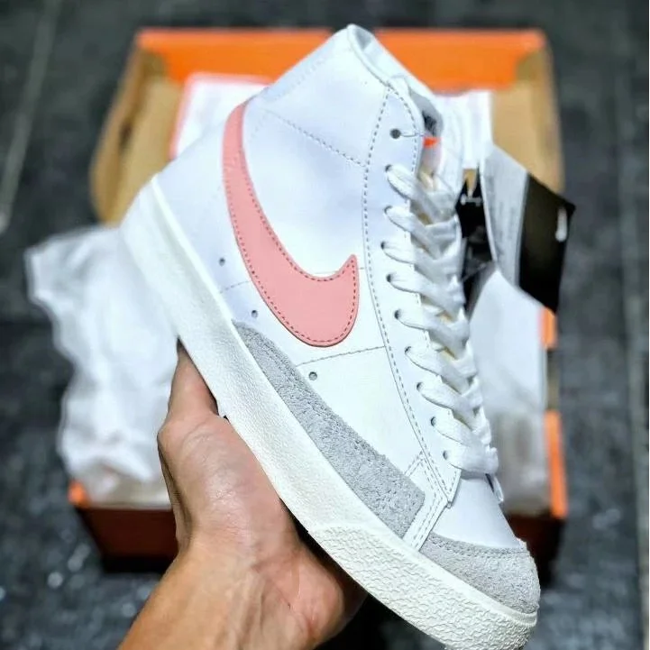 Nike Nike Blazer Mid '77 White Pink Sneakers Pink
