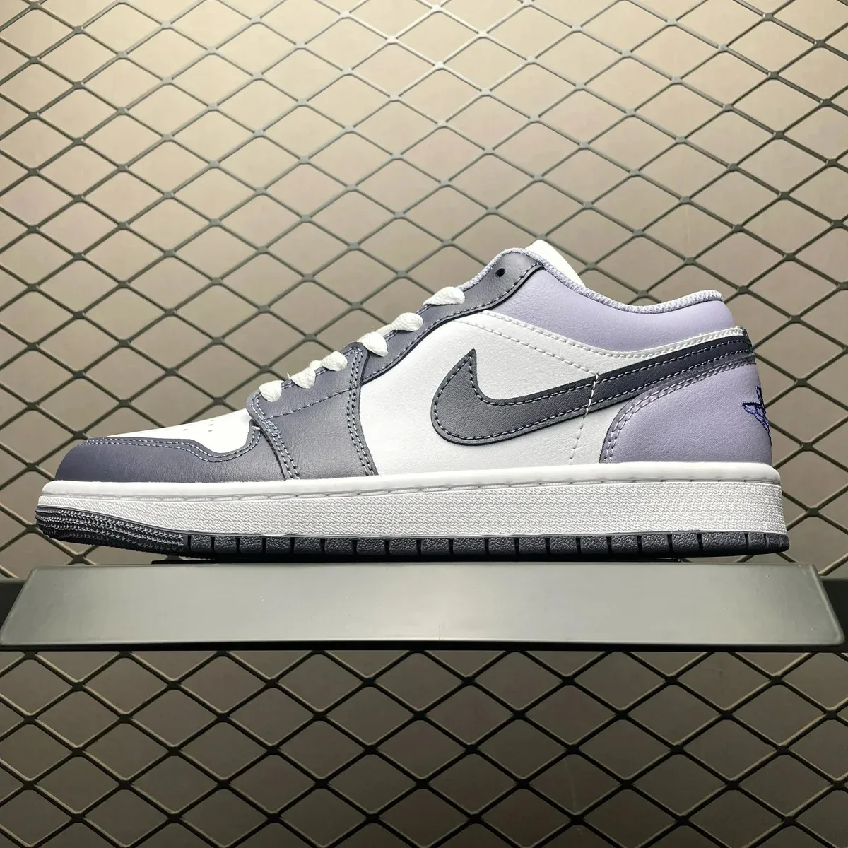 Nike Nike Air Jordan 1 Low Sail/Anthracite/White Sneakers Grey - 1