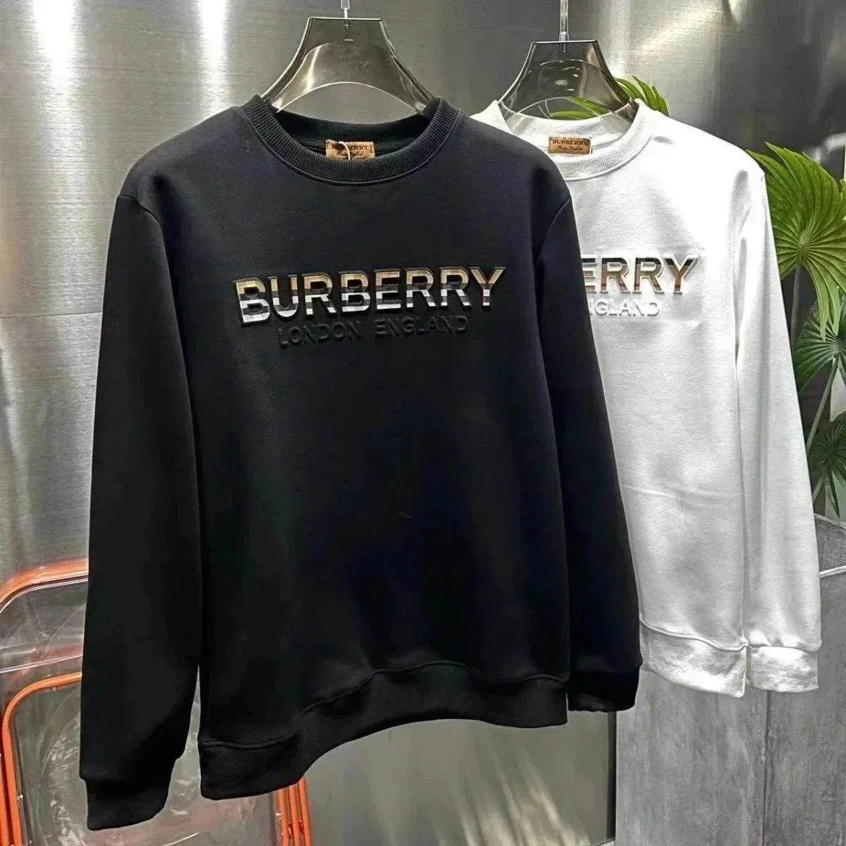 Burberry Burberry Logo Embroidered Crewneck Sweatshirt Black - 1