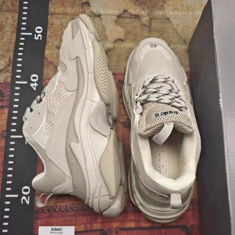 Balenciaga Balenciaga Triple S Beige Sneakers Beige - 1