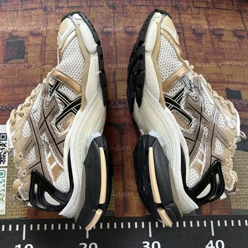 Balenciaga Balenciaga Triple S Beige & Black Sneakers Beige - 1