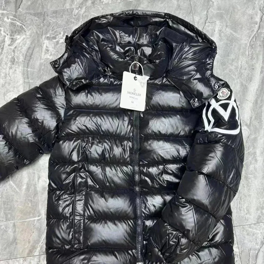 Moncler سترة منتفخة سوداء لامعة