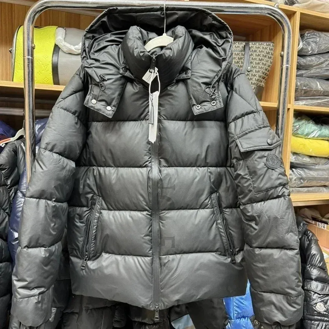 Moncler Maya Chaqueta acolchada negra