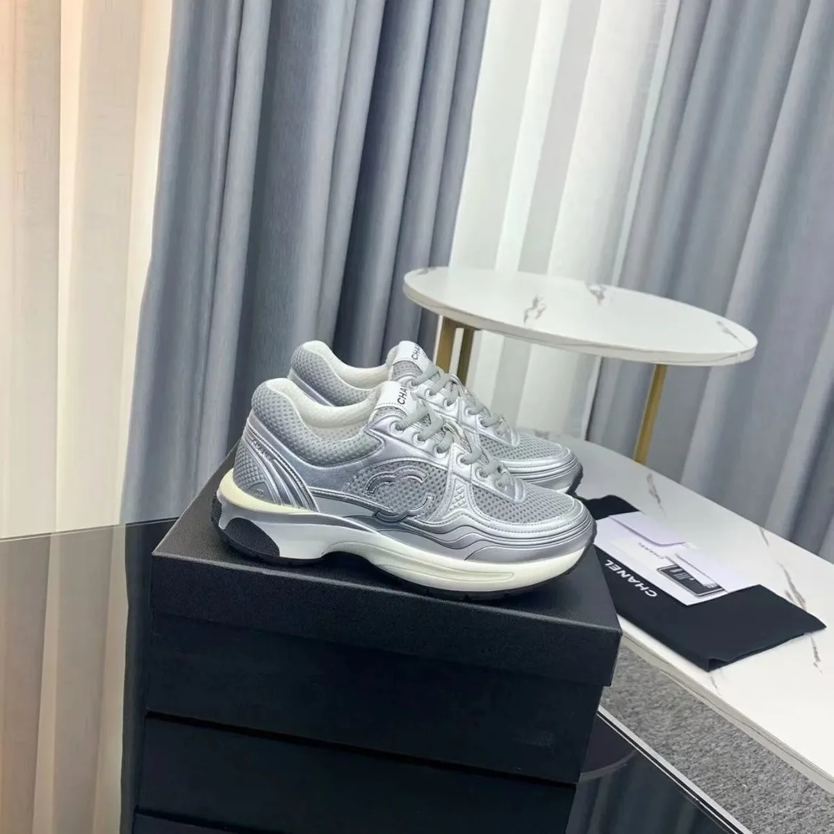 Chanel Cruise stříbrné tenisky