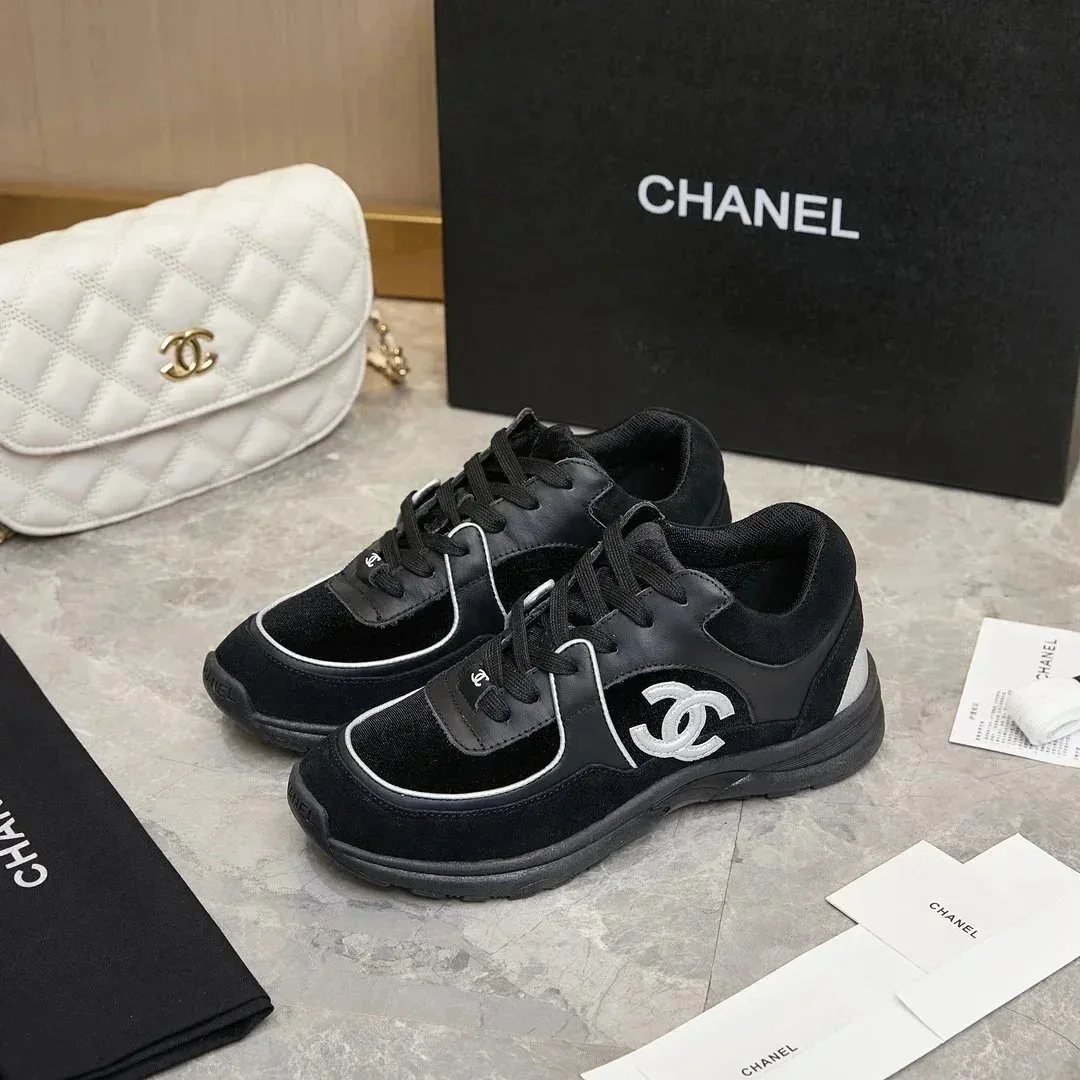 Chanel Černé tenisky s logem CC