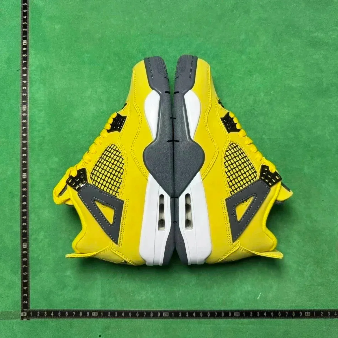 Jordan Air Jordan 4 Retro 'Yellow Cement' Sneakers Yellow - 1