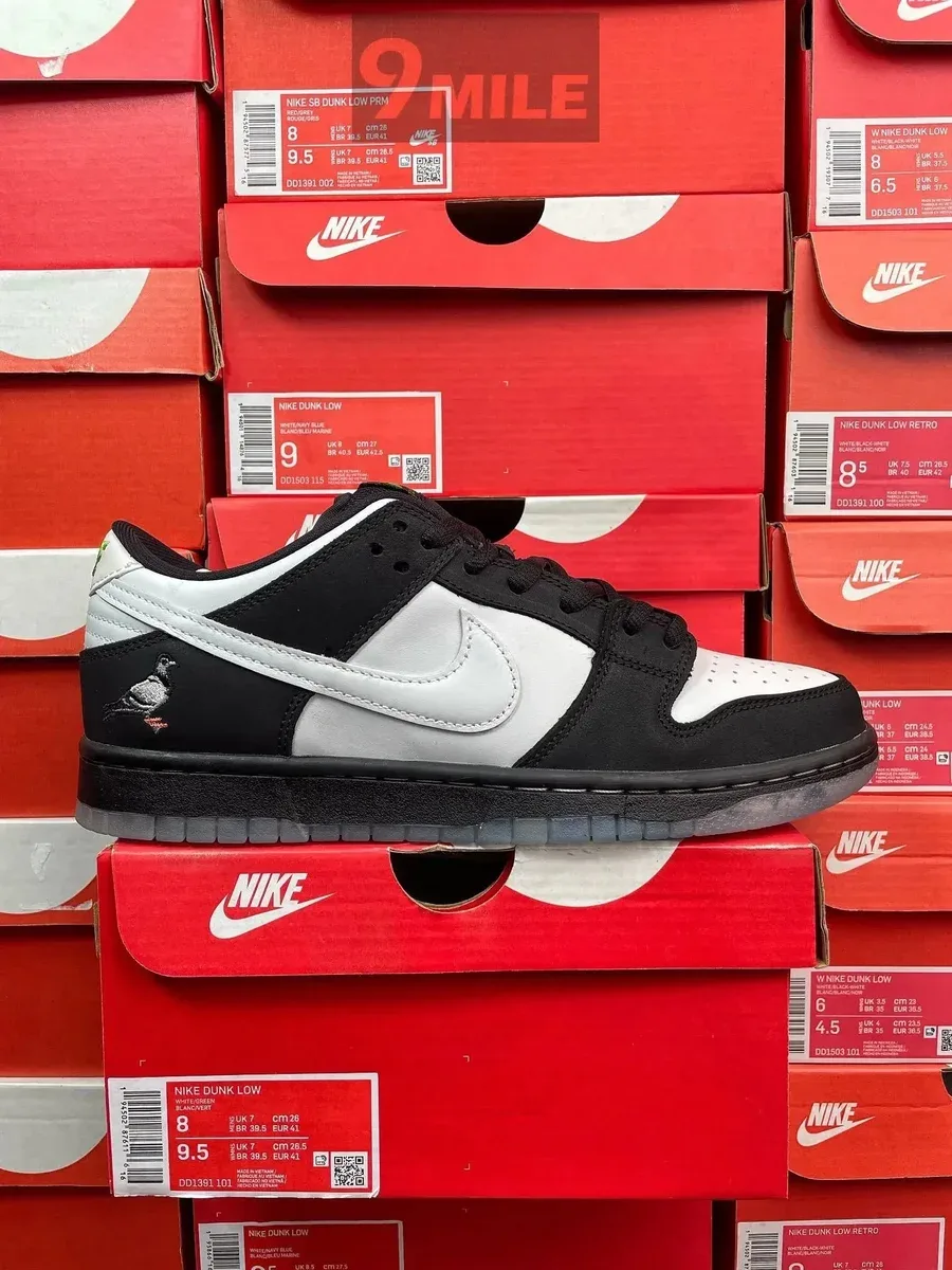 Nike Nike Dunk Low Pigeon Black/White Sneakers Black