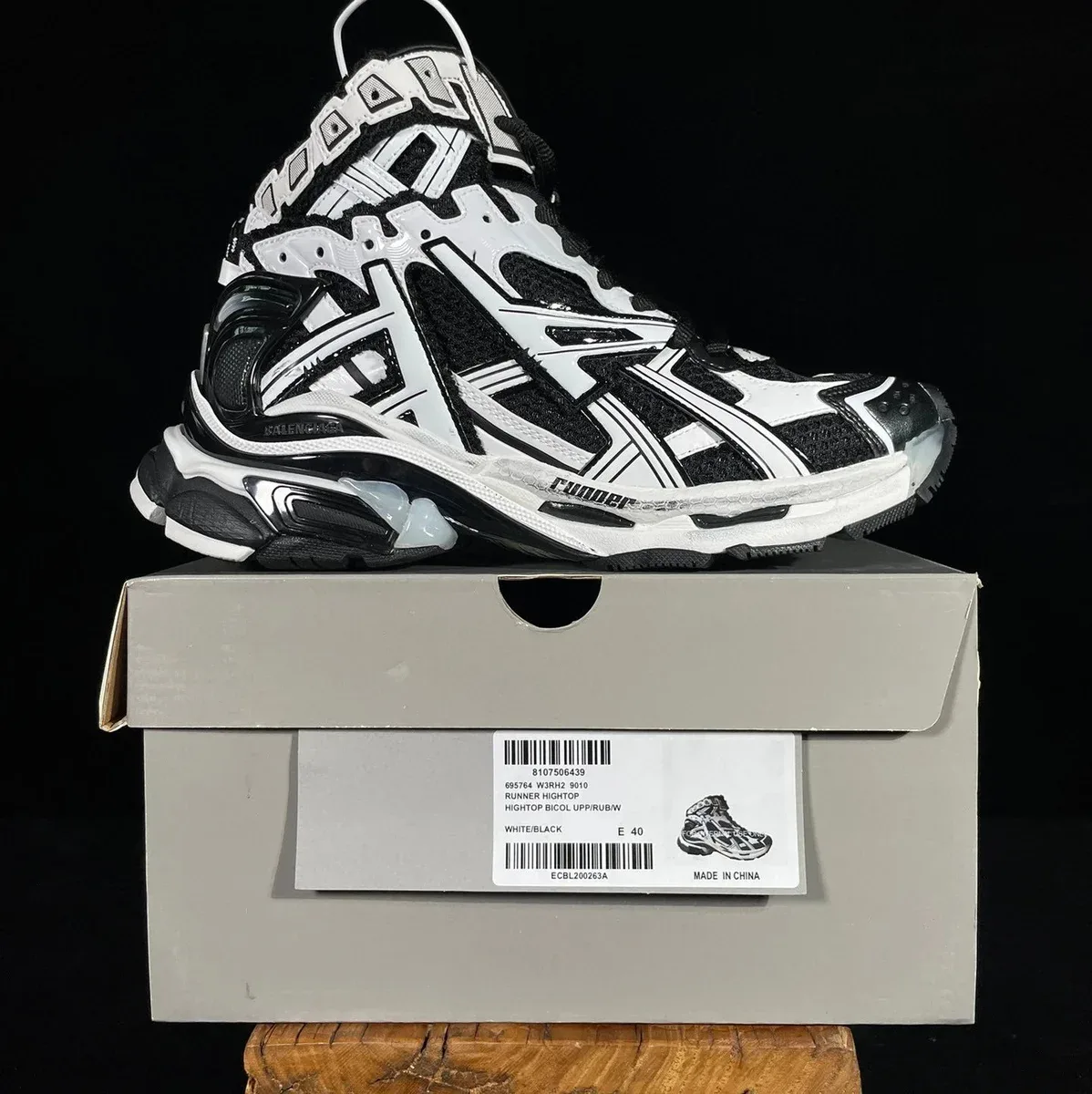Balenciaga Balenciaga Runner High Top White/Black Sneakers White - 1
