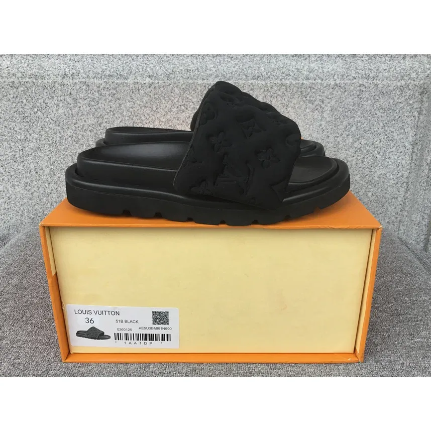 Louis Vuitton Louis Vuitton LV Trainer Black Slides Black