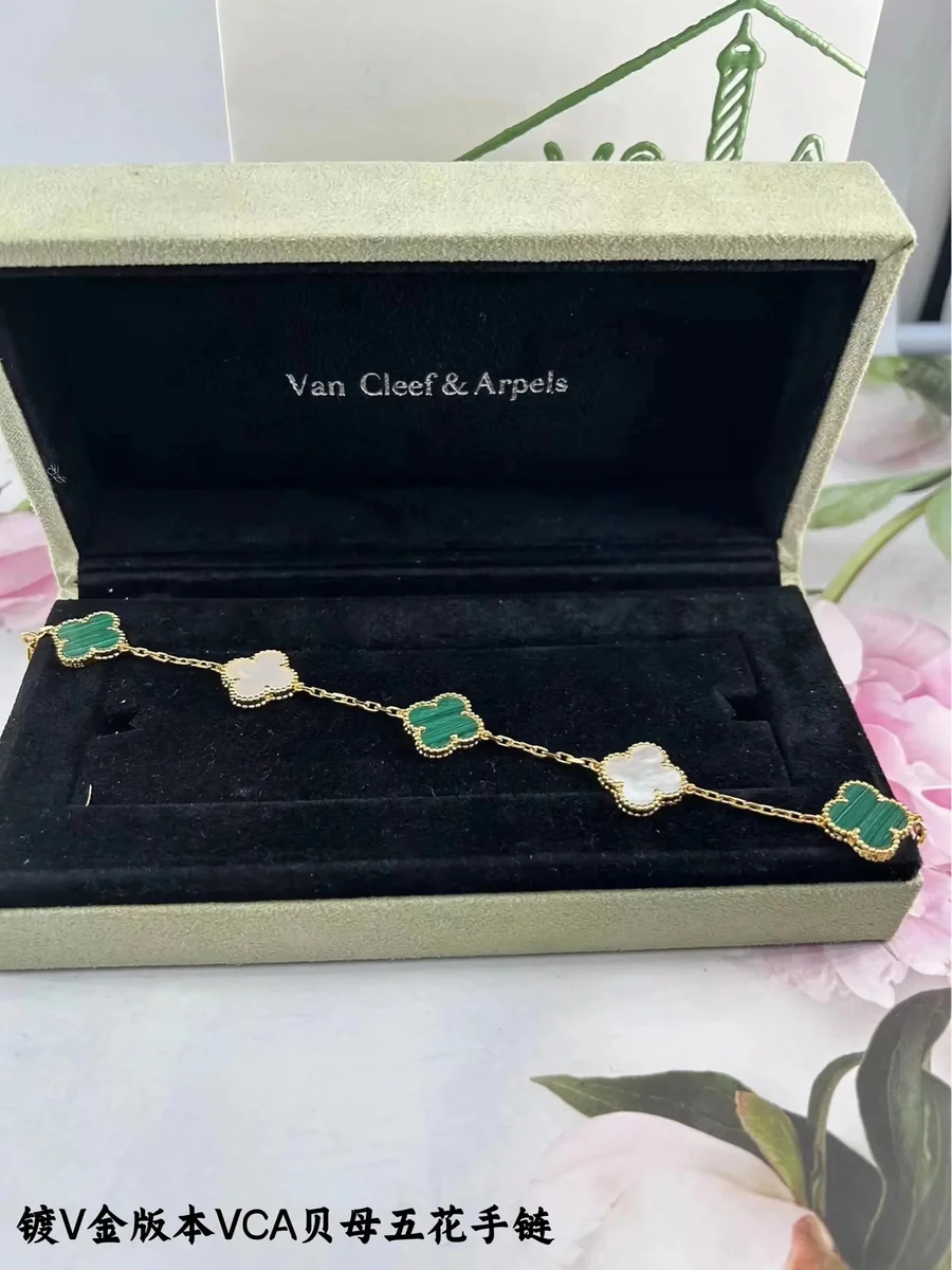 Van Cleef & Arpels Van Cleef & Arpels Alhambra V-Gold Mother-of-Pearl Clover Bracelet Gold - 1