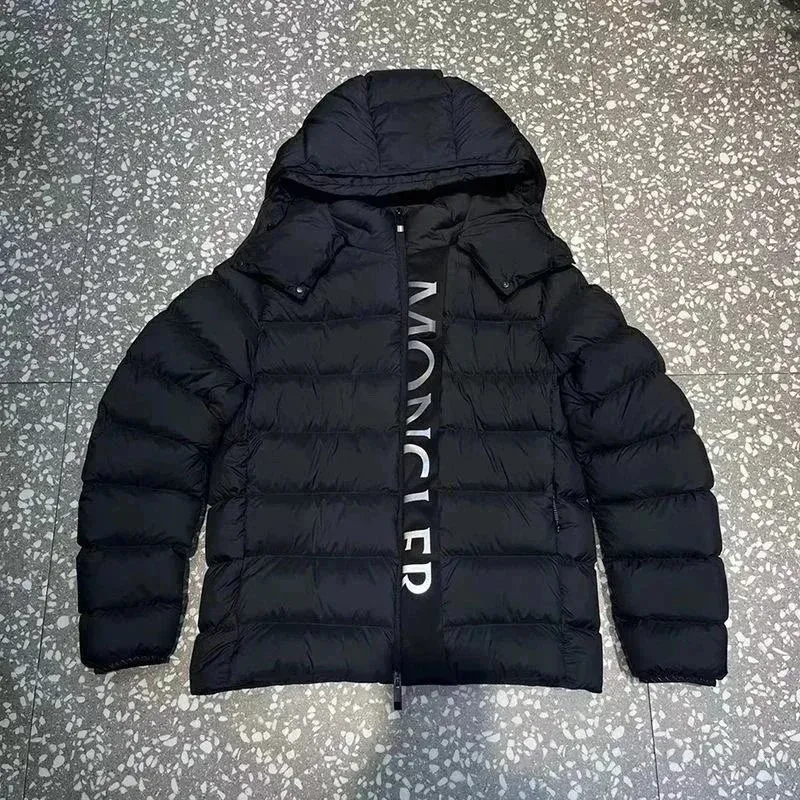 Moncler سترة منتفخة بشعار أسود