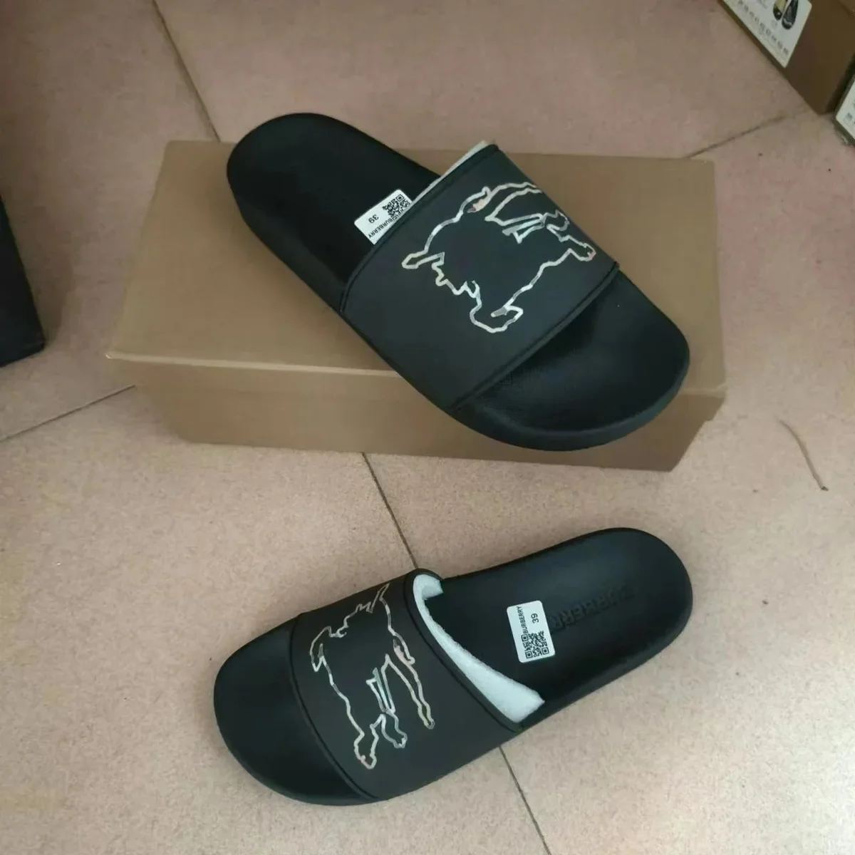 Burberry Burberry Black Horse Silhouette Slippers Black - 1