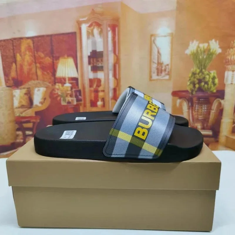 Burberry Burberry Plaid Slide Sandals Black Black - 1