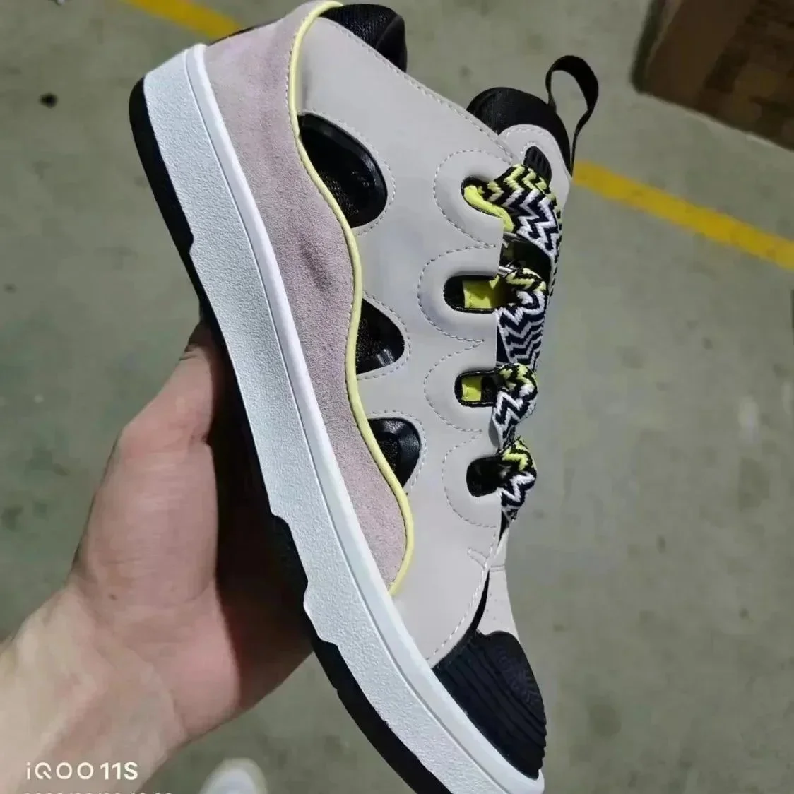 Fendi Unisex Sneakers with Zigzag Laces and Contrasting Panels Grey - 1