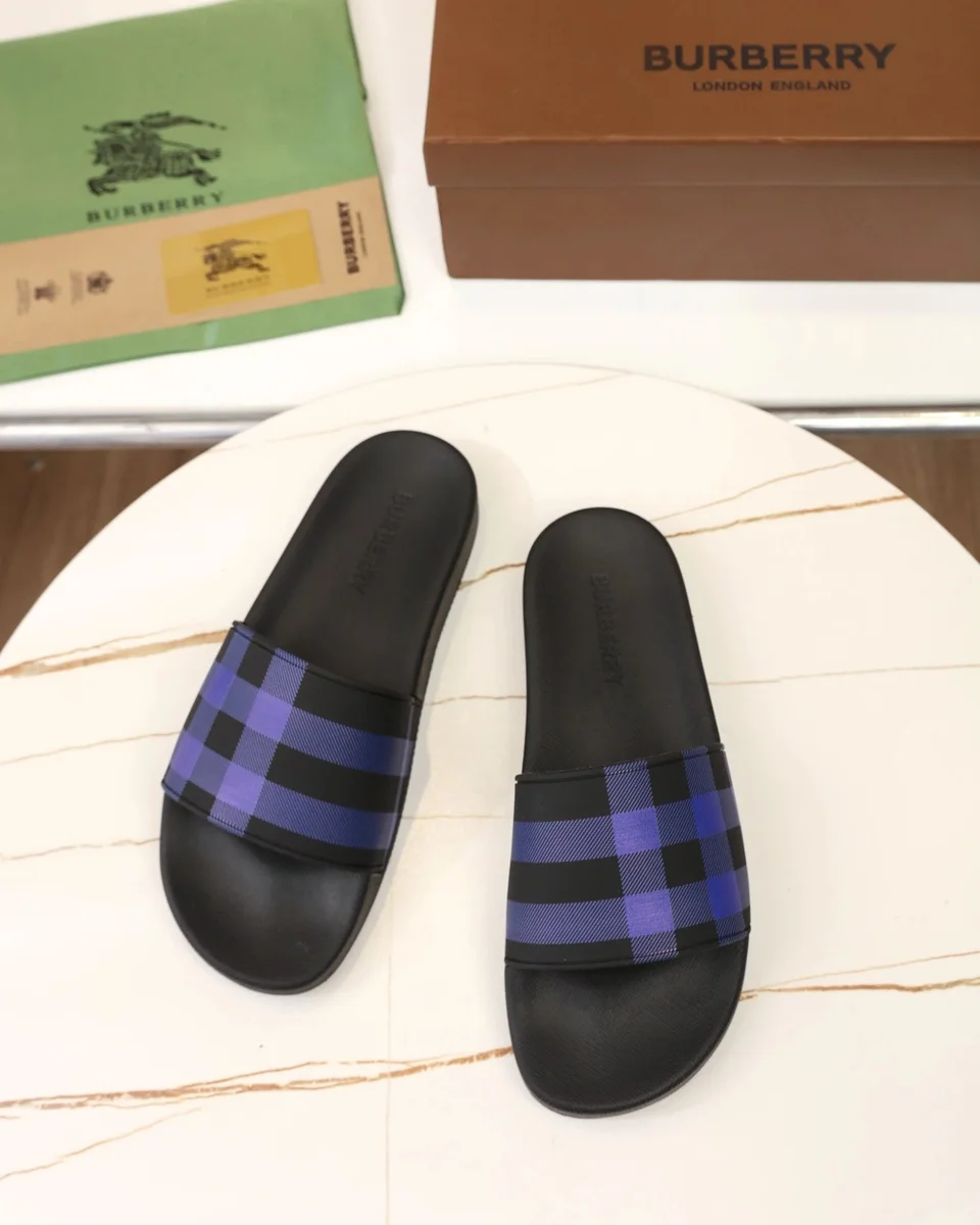 Burberry Burberry Black & Purple Check Slide Sandals Black - 1