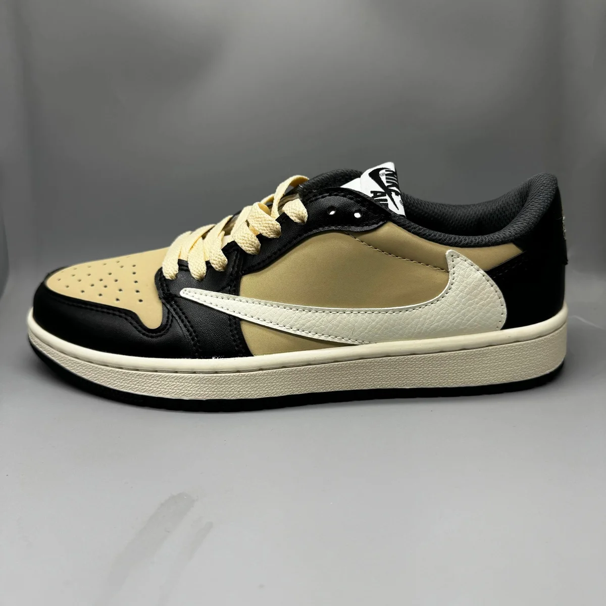 Jordan Nike Air Jordan 1 Low 'Travis Scott' Black/Olive Beige Sneakers Black - 1