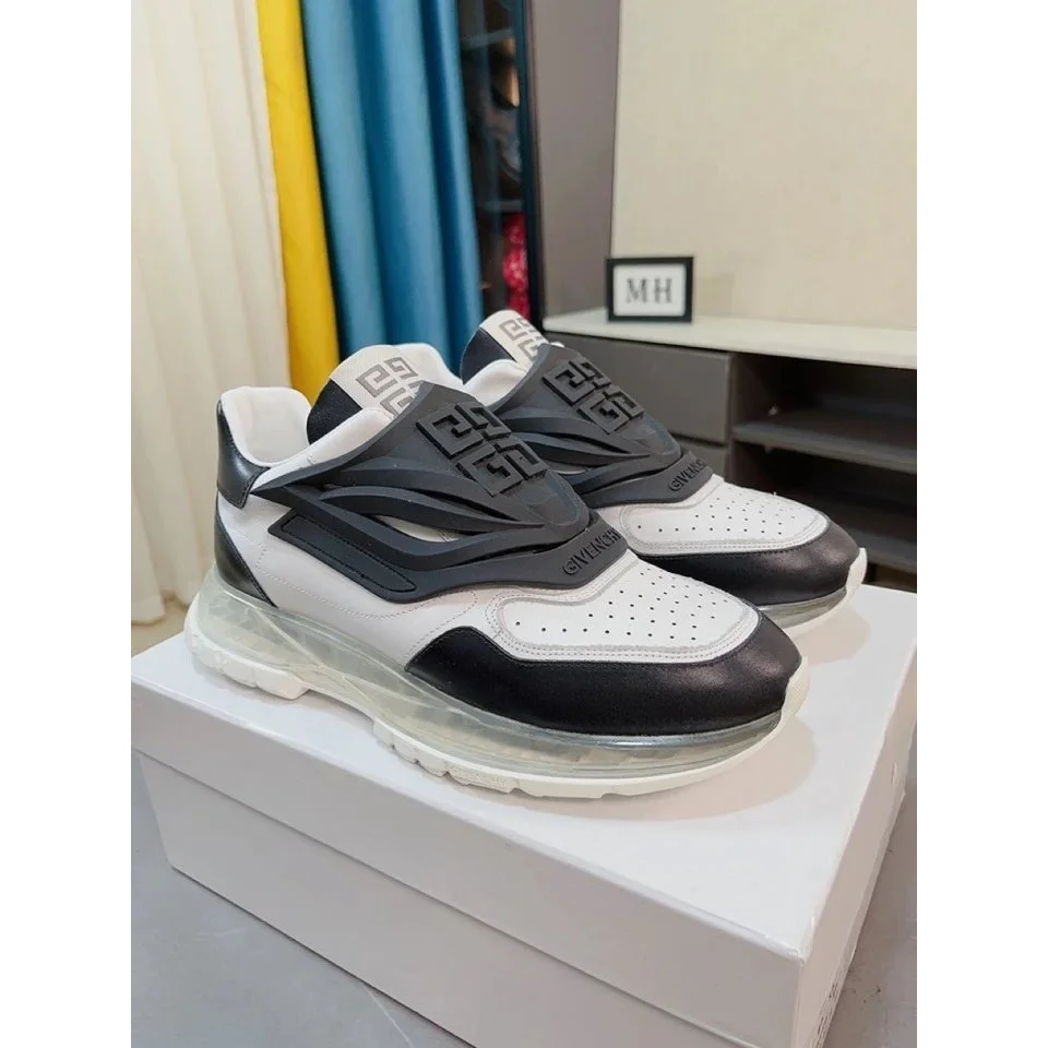 Givenchy Givenchy Antigona Black & White Sneakers Black - 1