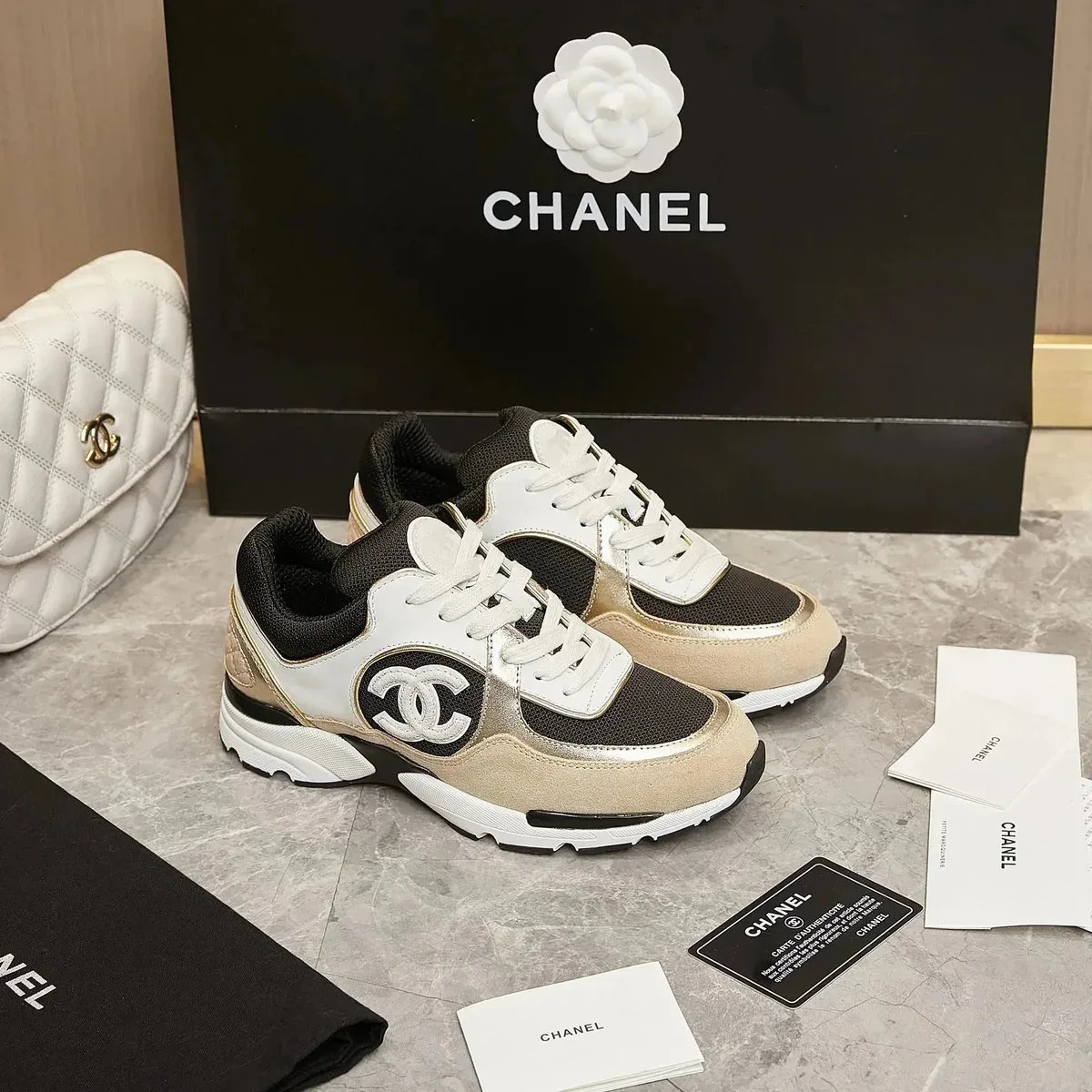 Chanel Chanel Run Chanel Beige/Black Sneakers Beige