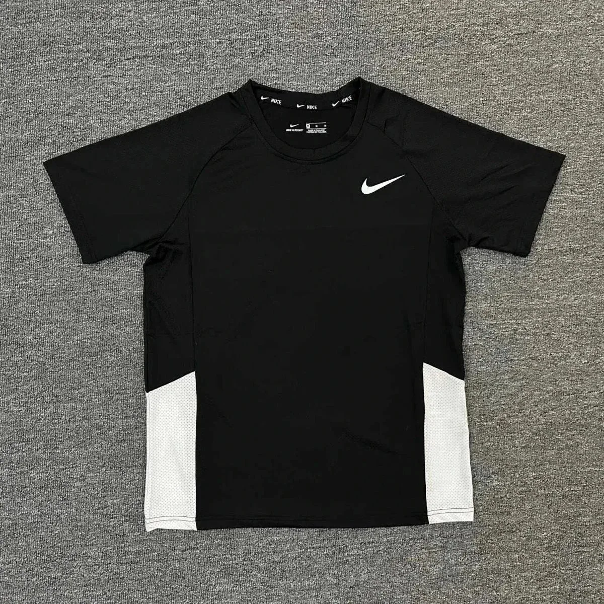 Nike Nike Air Dri-FIT Black & White T-Shirt Black - 1