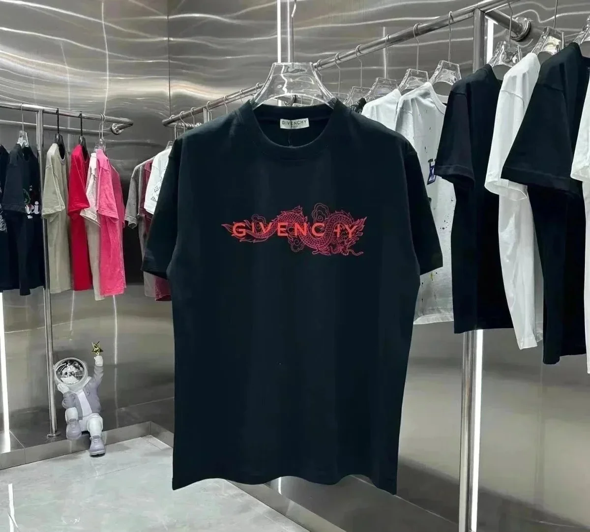 Givenchy Givenchy Dragon Embroidered Black T-Shirt Black - 1