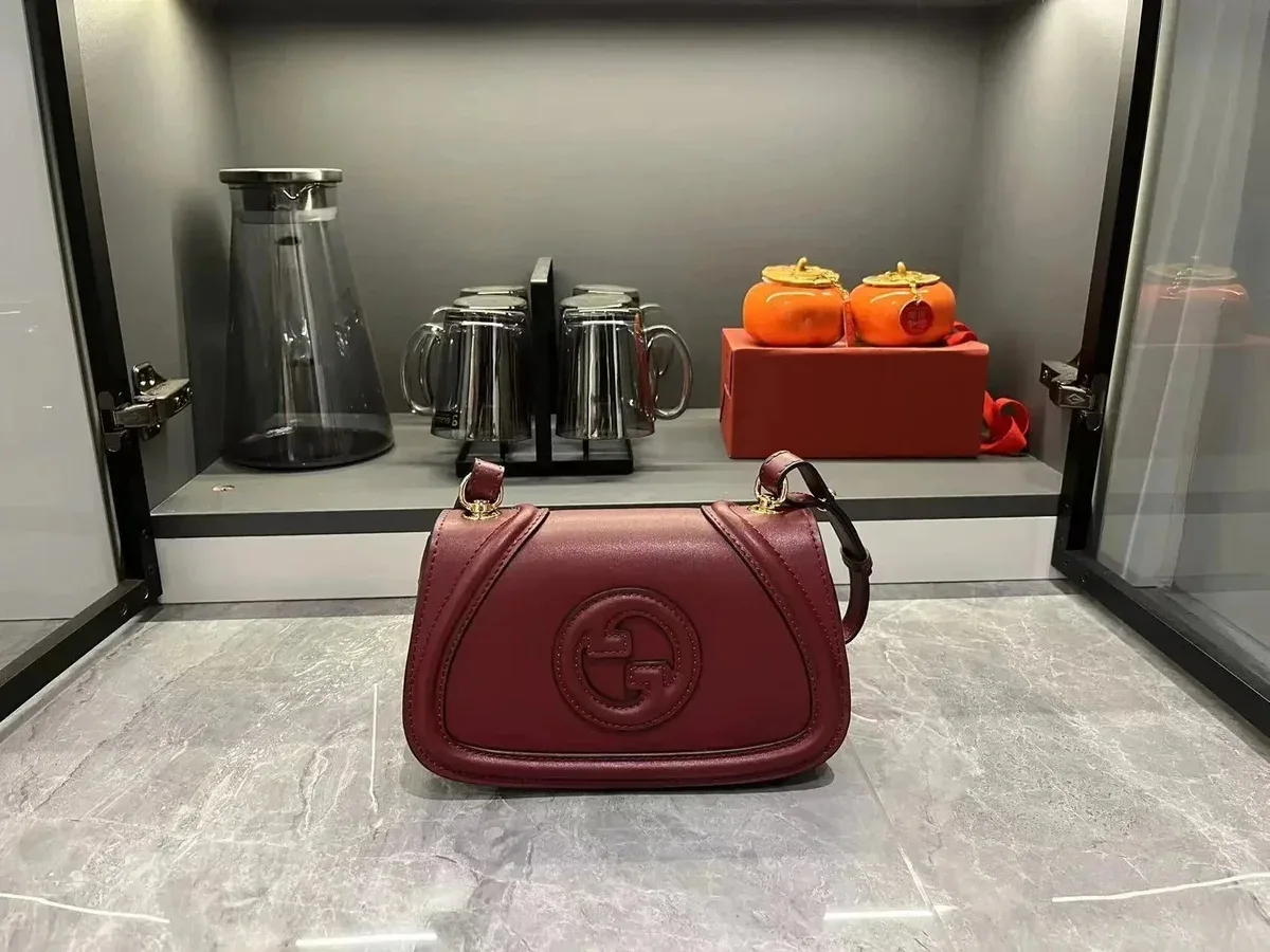Gucci Gucci GG Marmont Burgundy Leather Shoulder Bag Red - 1