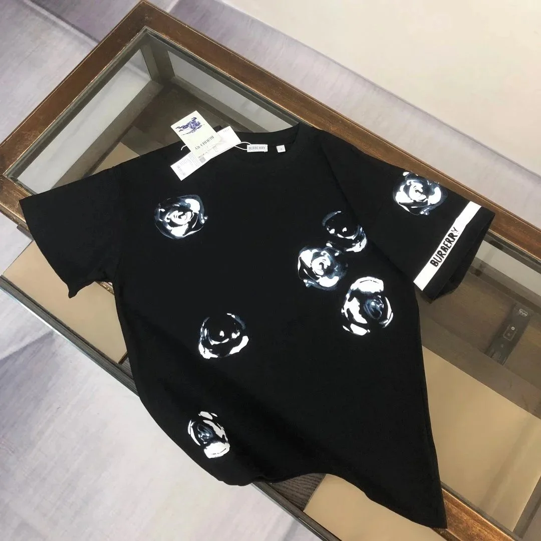 Burberry Burberry Black Rose Print T-Shirt Black - 1