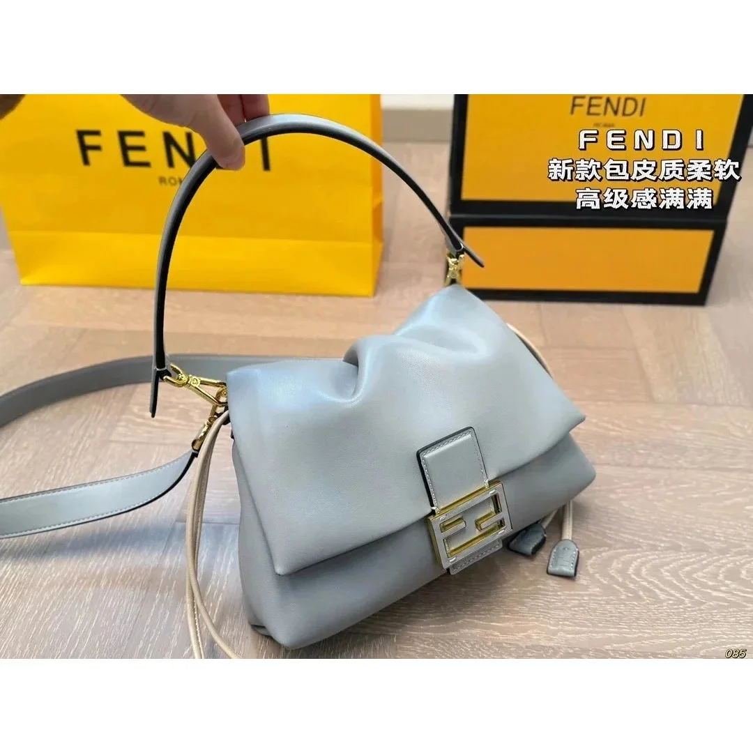 Fendi Fendi Peekaboo Light Grey Leather Handbag Grey