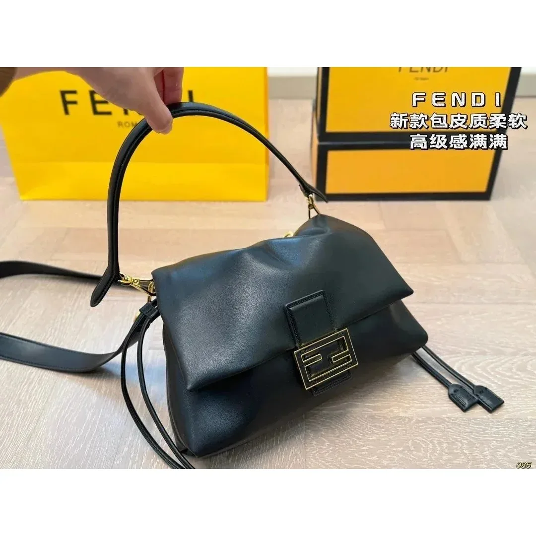 Fendi Fendi Peekaboo Black Leather Handbag Black