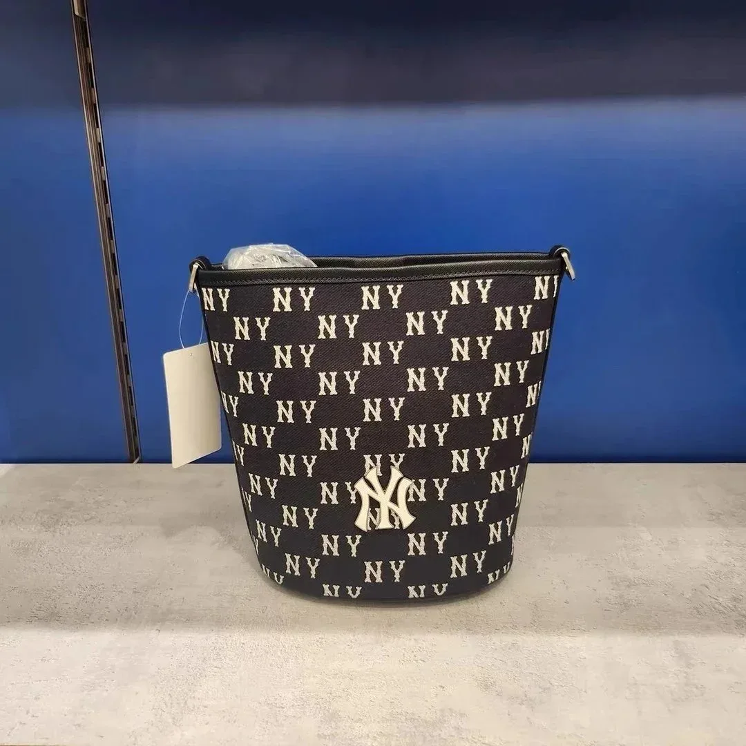 Other New York Yankees NY Logo Bucket Bag Black/White Black - 1